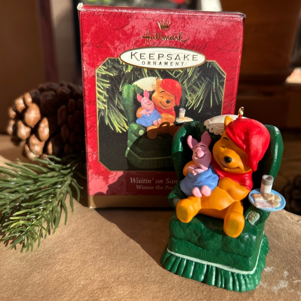 Hallmark Winnie the Pooh and Piglet Keepsake Ornament New in Box